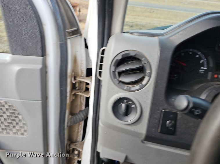 image for item EJ5856 2012 Ford E350 Super Duty box truck