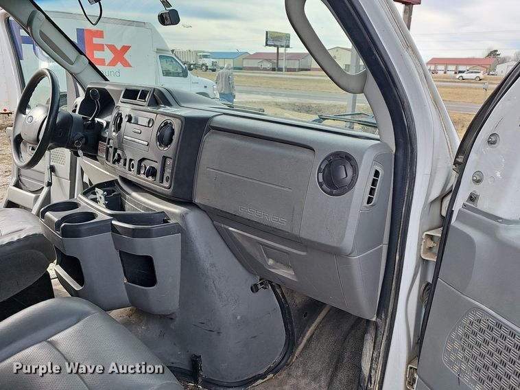 image for item EJ5856 2012 Ford E350 Super Duty box truck