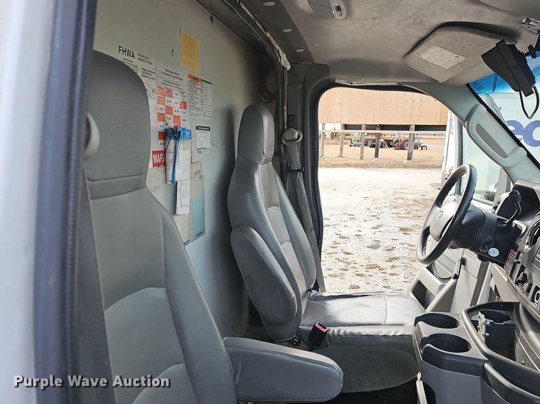 image for item EJ5856 2012 Ford E350 Super Duty box truck