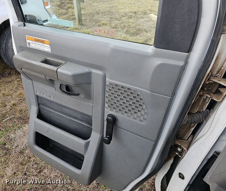 image for item EJ5857 2012 Ford E350 Super Duty box truck