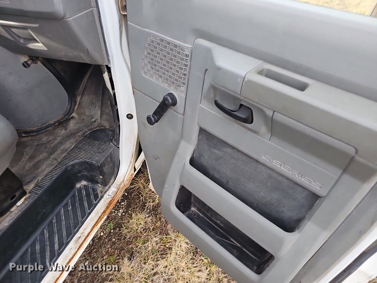 image for item EJ5857 2012 Ford E350 Super Duty box truck