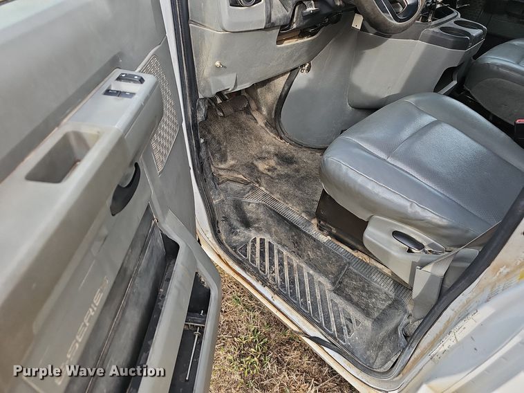 image for item EJ5858 2021 Ford E350 Super Duty delivery van