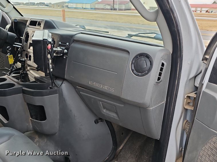 image for item EJ5858 2021 Ford E350 Super Duty delivery van