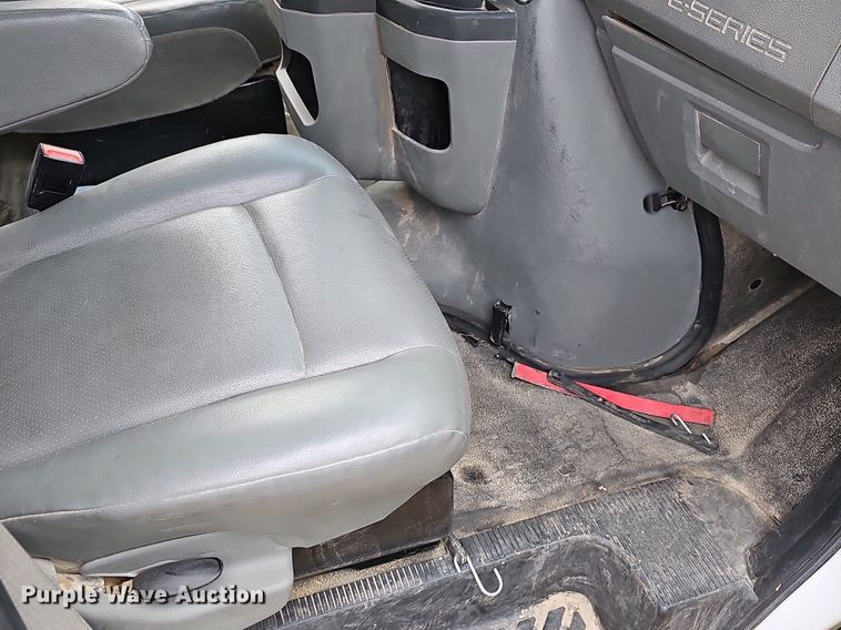 image for item EJ5858 2021 Ford E350 Super Duty delivery van