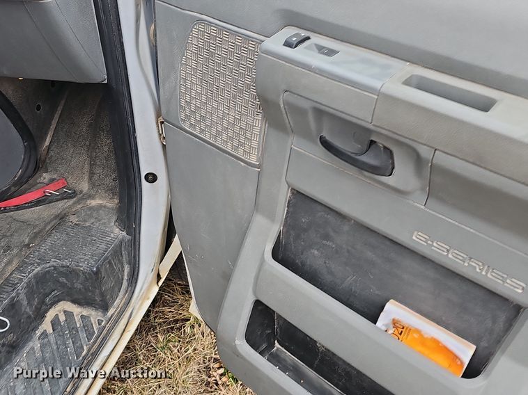 image for item EJ5858 2021 Ford E350 Super Duty delivery van