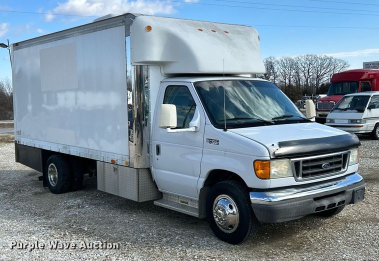 image for item EK4027 2004 Ford E450 Super Duty box truck