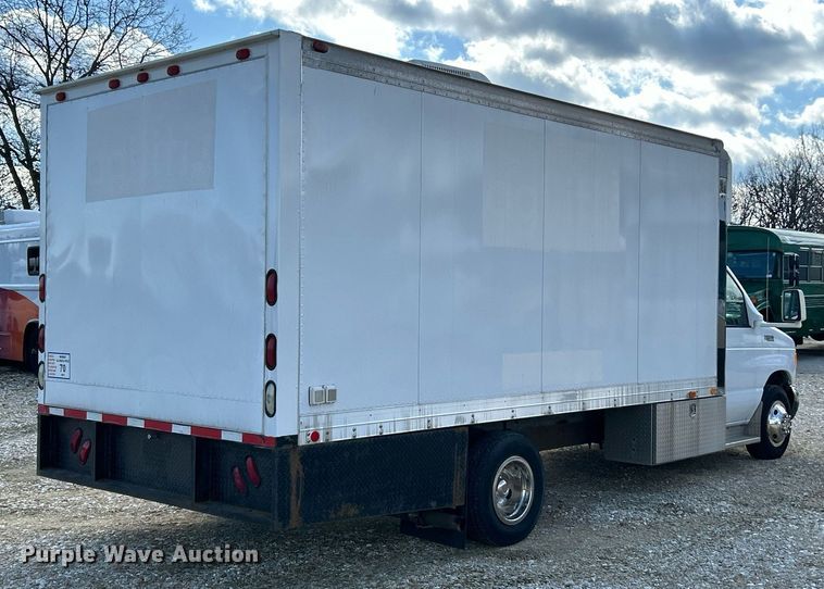 image for item EK4027 2004 Ford E450 Super Duty box truck