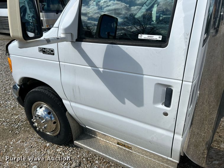 image for item EK4027 2004 Ford E450 Super Duty box truck