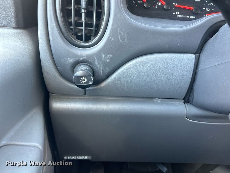 image for item EK4027 2004 Ford E450 Super Duty box truck