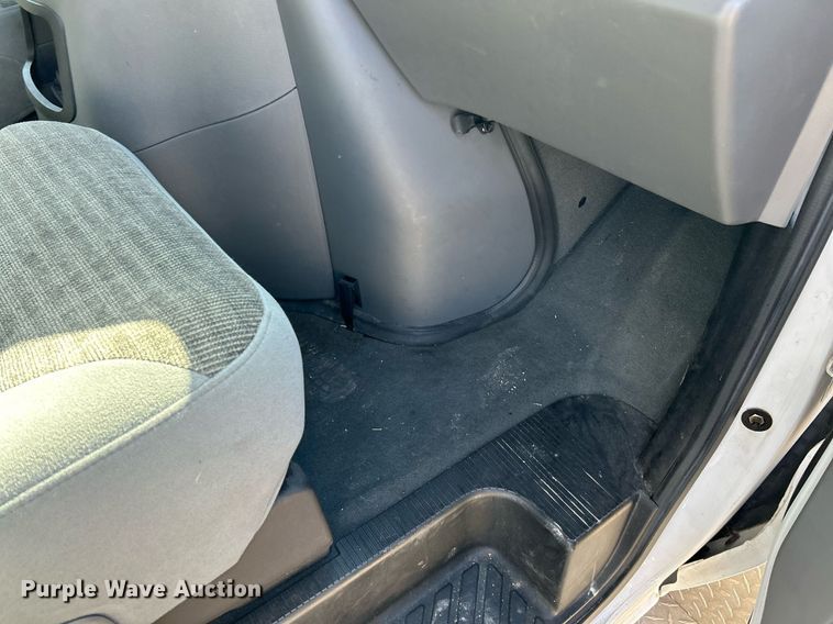 image for item EK4027 2004 Ford E450 Super Duty box truck