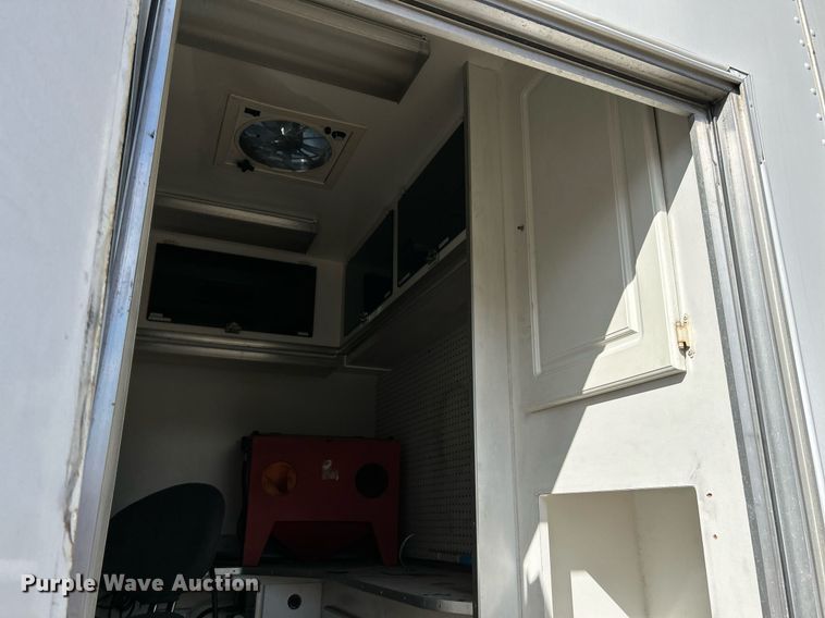 image for item EK4027 2004 Ford E450 Super Duty box truck