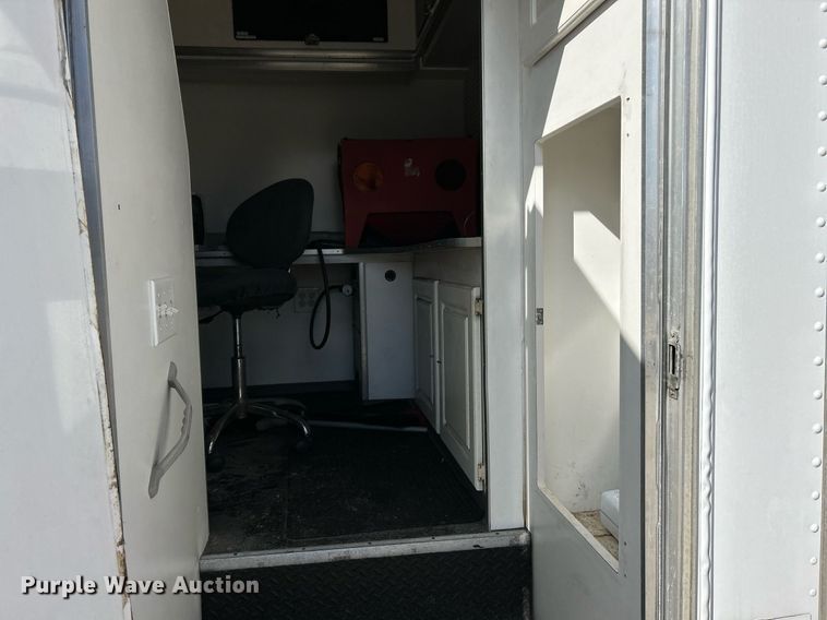 image for item EK4027 2004 Ford E450 Super Duty box truck