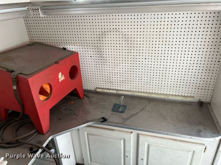 image for item EK4027 2004 Ford E450 Super Duty box truck