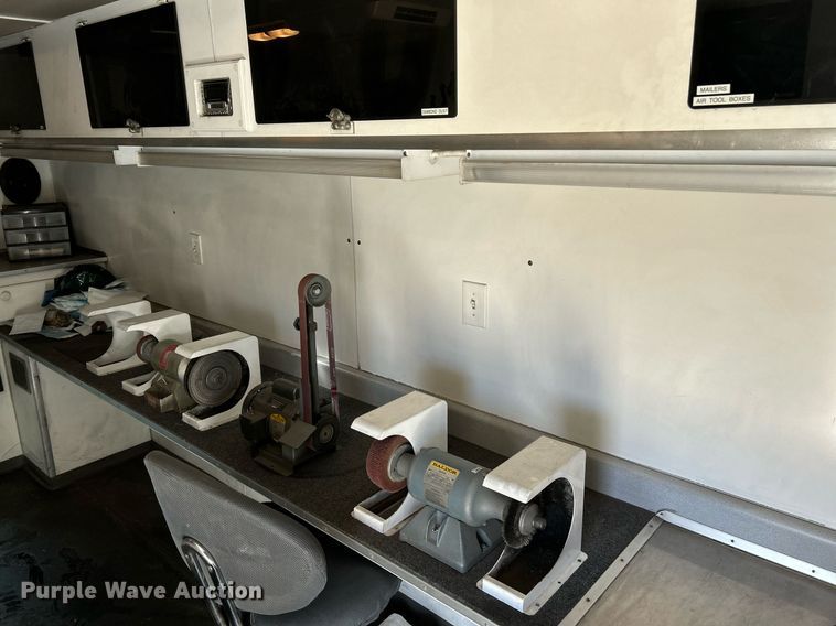 image for item EK4027 2004 Ford E450 Super Duty box truck