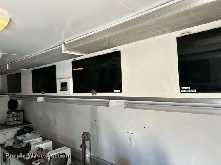 image for item EK4027 2004 Ford E450 Super Duty box truck