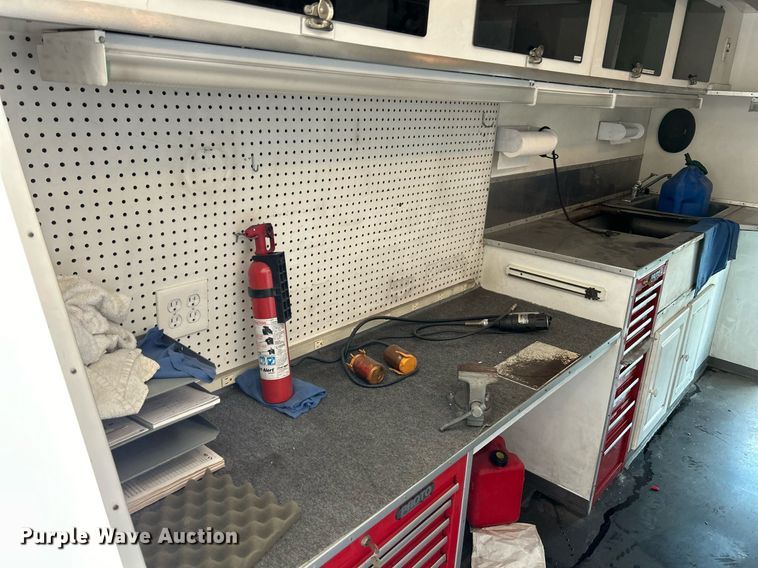 image for item EK4027 2004 Ford E450 Super Duty box truck