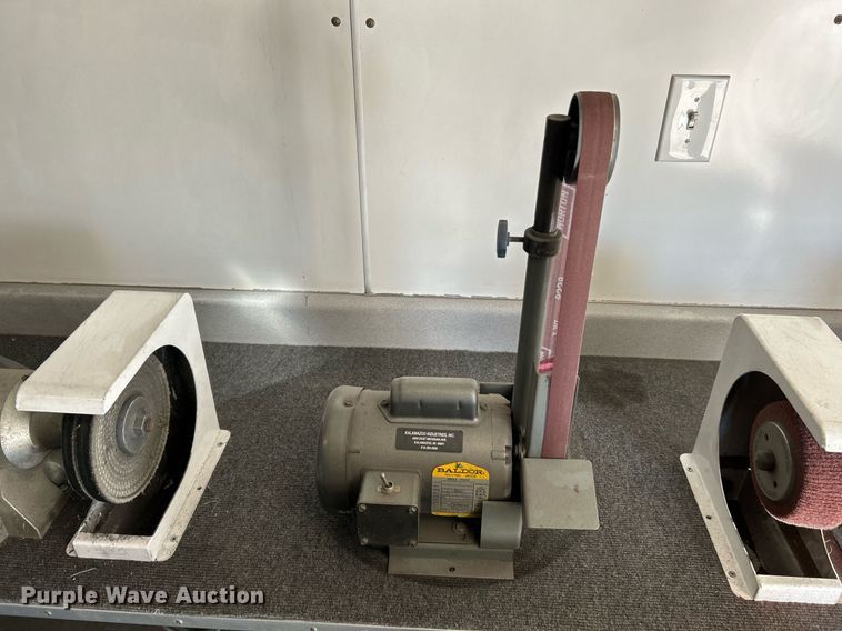 image for item EK4027 2004 Ford E450 Super Duty box truck