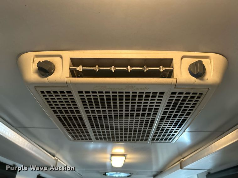 image for item EK4027 2004 Ford E450 Super Duty box truck