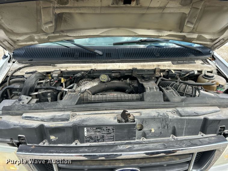 image for item EK4027 2004 Ford E450 Super Duty box truck