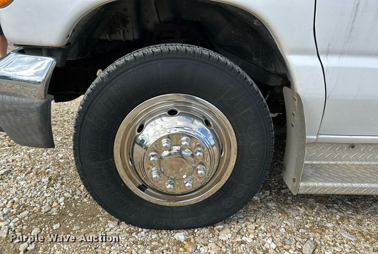 image for item EK4027 2004 Ford E450 Super Duty box truck