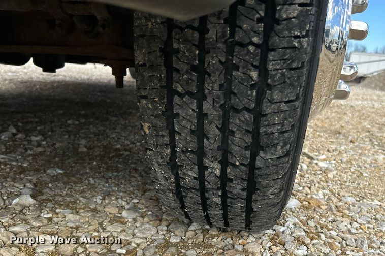 image for item EK4027 2004 Ford E450 Super Duty box truck