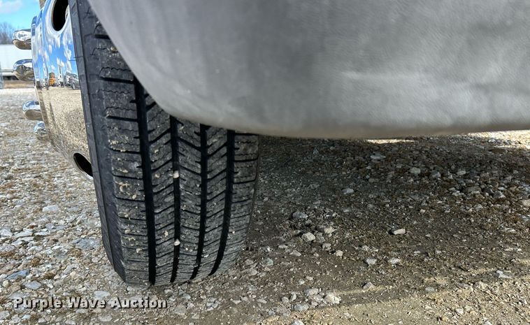 image for item EK4027 2004 Ford E450 Super Duty box truck