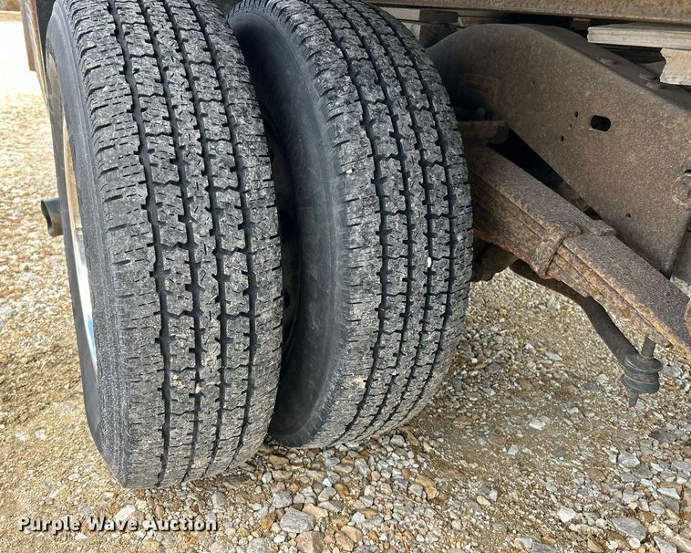 image for item EK4027 2004 Ford E450 Super Duty box truck