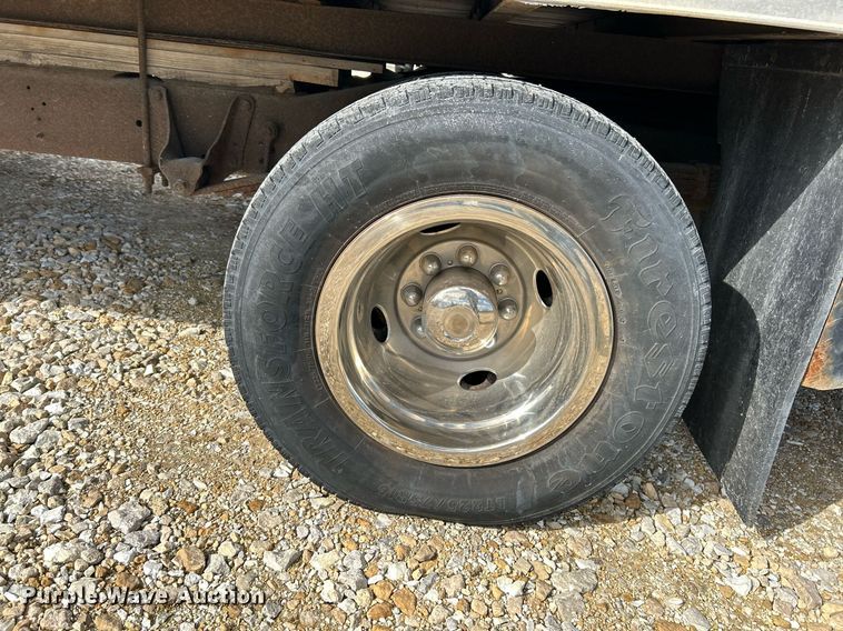 image for item EK4027 2004 Ford E450 Super Duty box truck