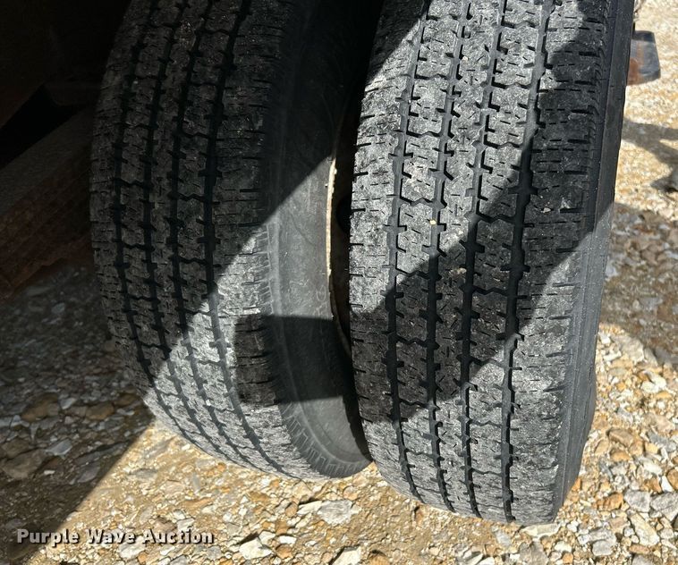 image for item EK4027 2004 Ford E450 Super Duty box truck