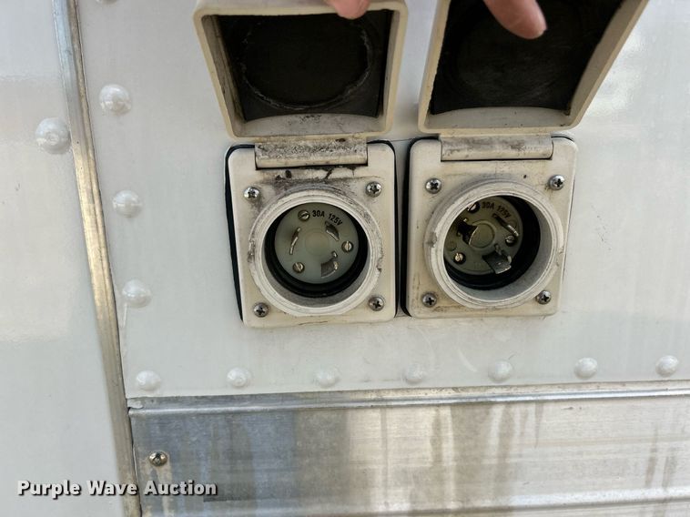 image for item EK4027 2004 Ford E450 Super Duty box truck