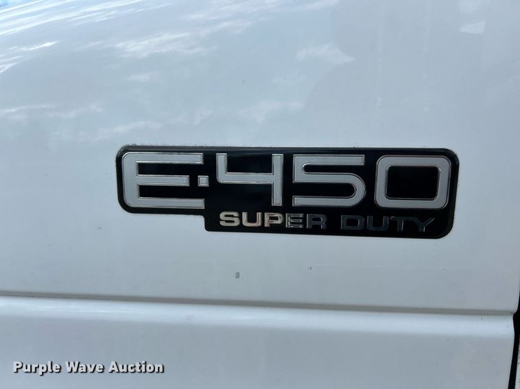 image for item EK4027 2004 Ford E450 Super Duty box truck