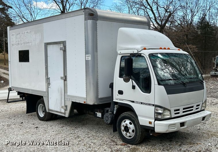 image for item EK4028 2007 Isuzu NPR HD box truck