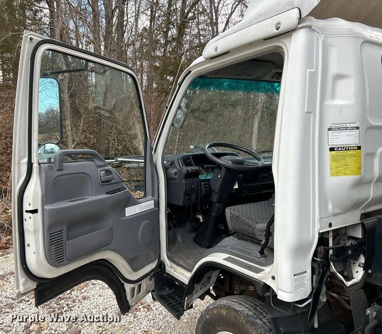 image for item EK4028 2007 Isuzu NPR HD box truck