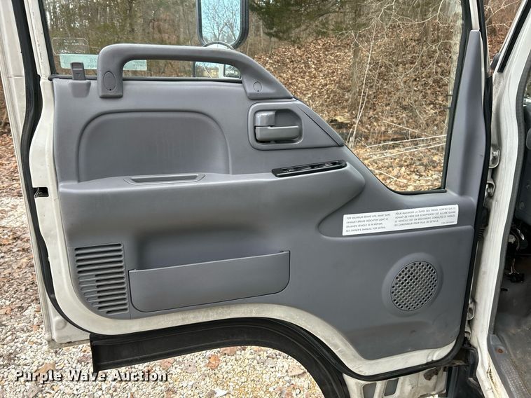 image for item EK4028 2007 Isuzu NPR HD box truck