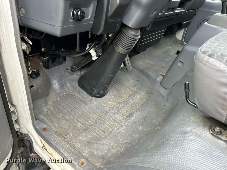 image for item EK4028 2007 Isuzu NPR HD box truck