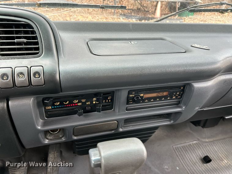 image for item EK4028 2007 Isuzu NPR HD box truck