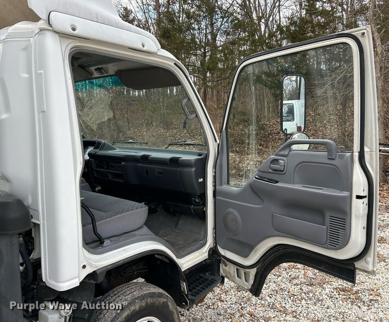 image for item EK4028 2007 Isuzu NPR HD box truck