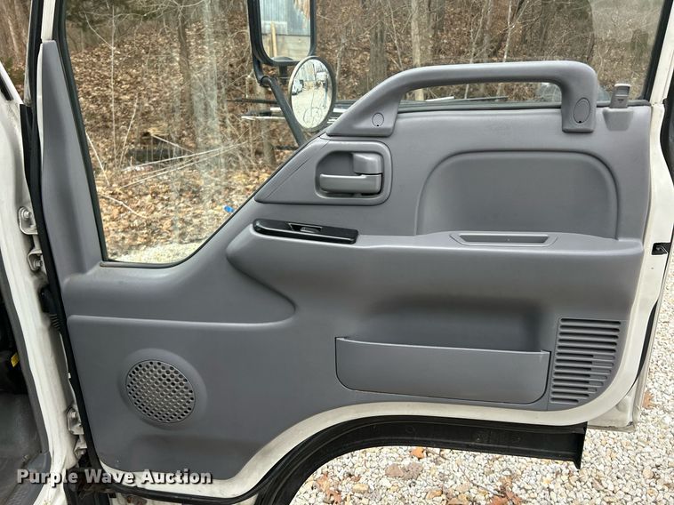 image for item EK4028 2007 Isuzu NPR HD box truck