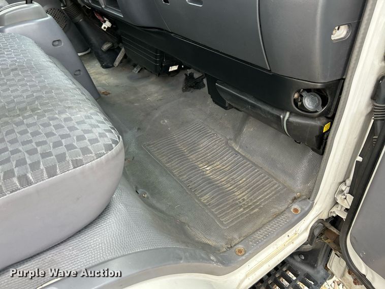 image for item EK4028 2007 Isuzu NPR HD box truck