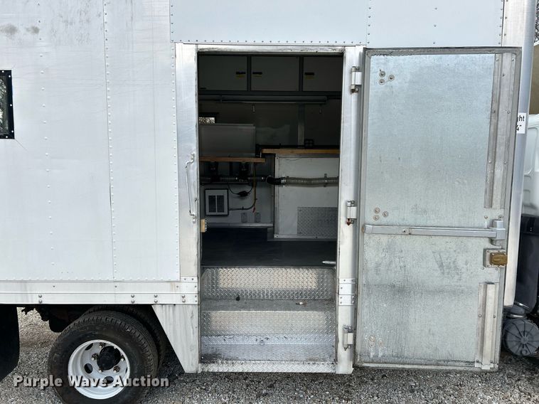 image for item EK4028 2007 Isuzu NPR HD box truck