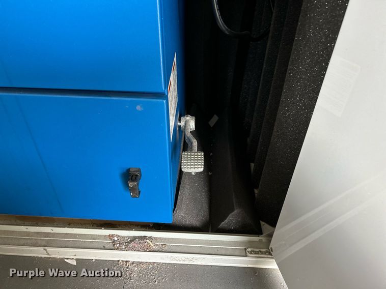 image for item EK4028 2007 Isuzu NPR HD box truck