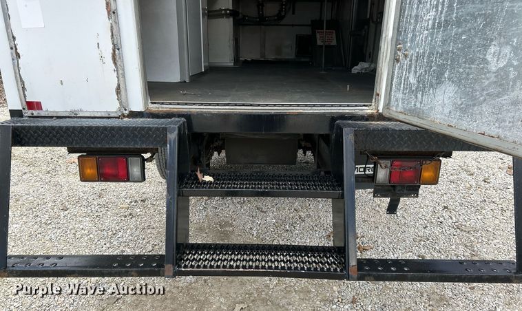 image for item EK4028 2007 Isuzu NPR HD box truck