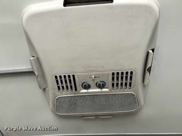 image for item EK4028 2007 Isuzu NPR HD box truck