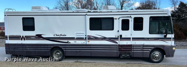 image for item EK4029 1999 Winnebago  WKL36L RV