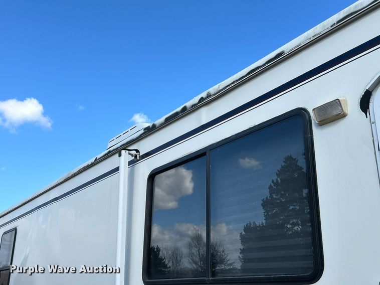 image for item EK4029 1999 Winnebago  WKL36L RV