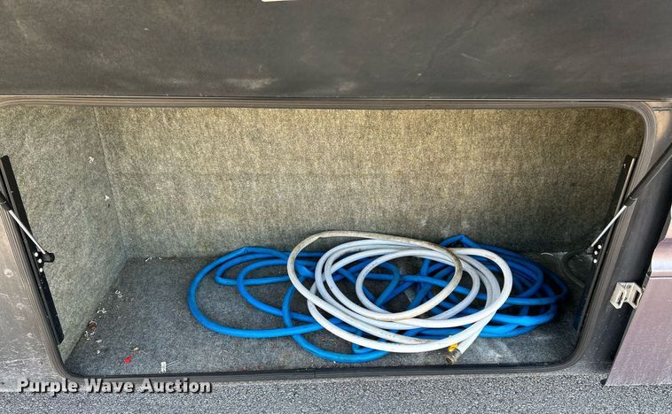 image for item EK4029 1999 Winnebago  WKL36L RV