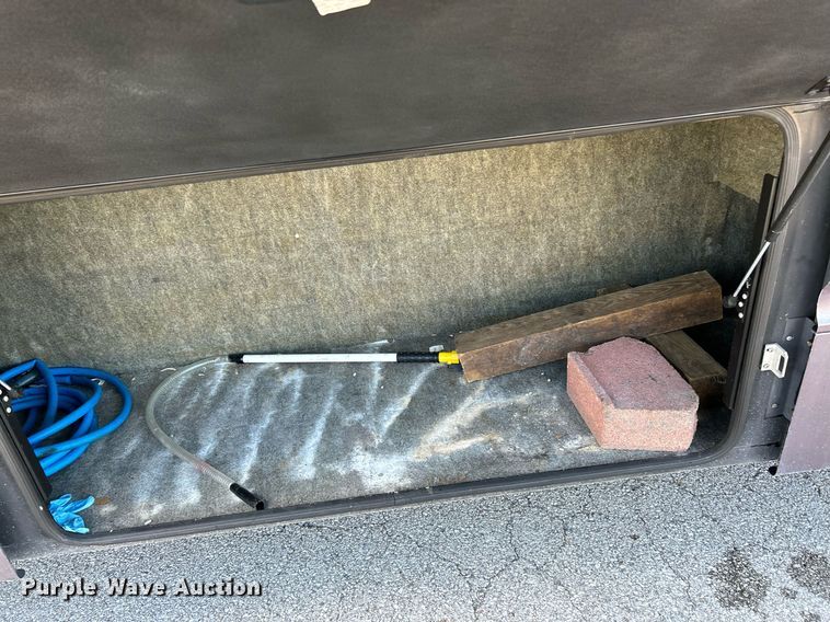 image for item EK4029 1999 Winnebago  WKL36L RV