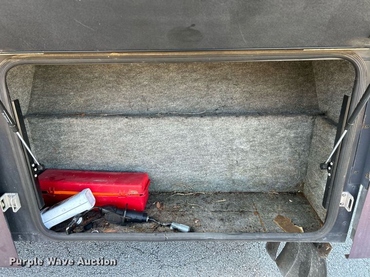 image for item EK4029 1999 Winnebago  WKL36L RV