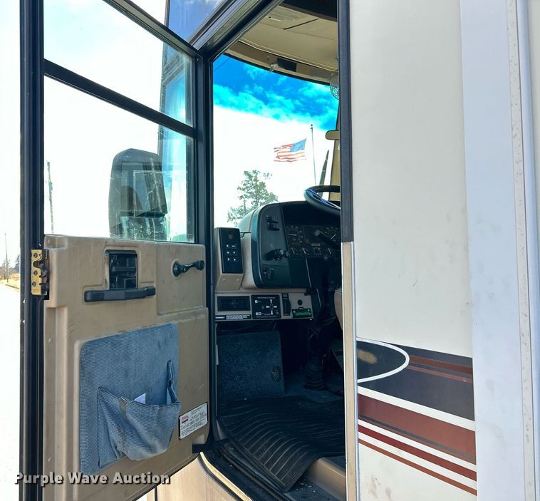 image for item EK4029 1999 Winnebago  WKL36L RV