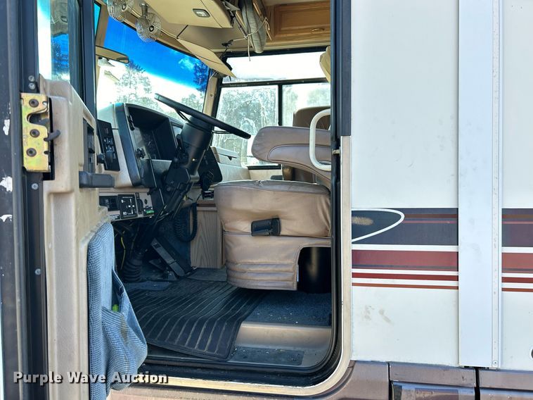 image for item EK4029 1999 Winnebago  WKL36L RV